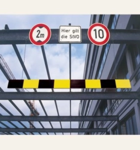 Ограничитель высоты 3000 мм кр-бел., на цепях