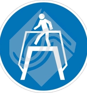 Переходить по надземному переходу